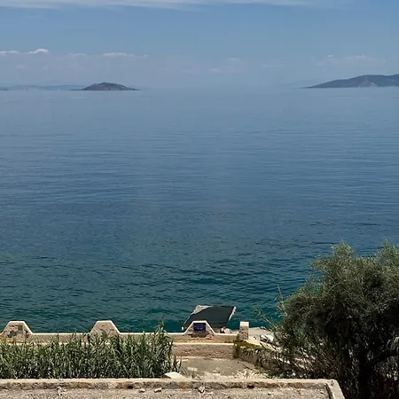 Pitidis - Davai Yialassi 빌라